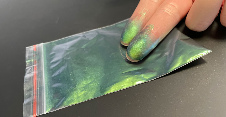Pigmento magnetico di spostamento del colore verde-oro-blu