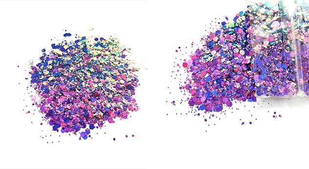 mescolando polvere glitterata in diversi colori
