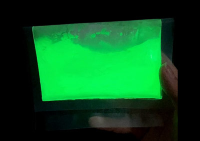 Quali aspetti bisogna considerare per l'utilizzo di polveri luminescenti in ambienti esterni?